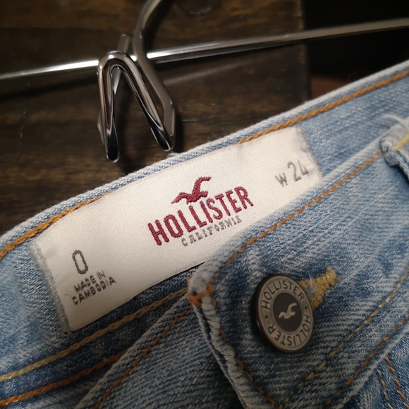Hollister Distressed Denim Shorts - Picture 4 of 4